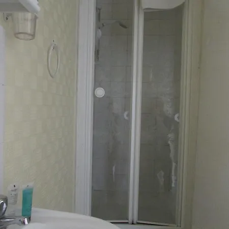 Hotel Whiteways 2*